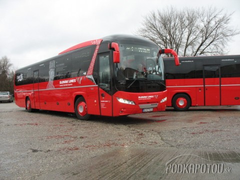 letisko-Slovak-Lines-Schwechat-Neoplan-Jetliner-C.jpg